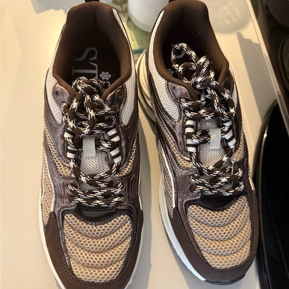 Stradivarius Sneakers / Trainers
